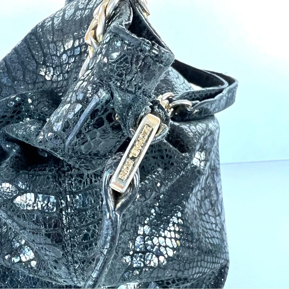 ♦️SOLD♦️MICHAEL KORS Jet Black Snake Python Embossed Patent Leather Shoulder Bag - Picture 5 of 15
